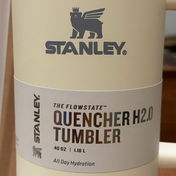 Stanley Cream Quencher 40oz Tumbler NWT - Picture 2 of 5